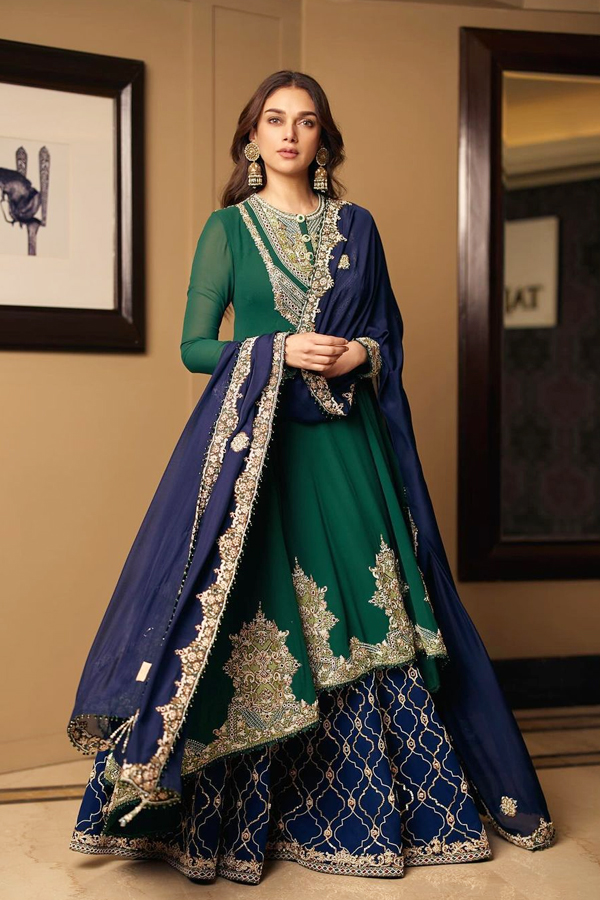 Aditi-Rao-Hydari-22.jpg 23