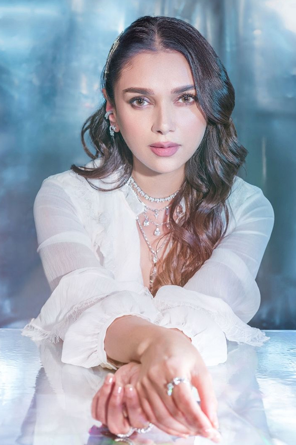 Aditi-Rao-Hydari-3.jpg 4