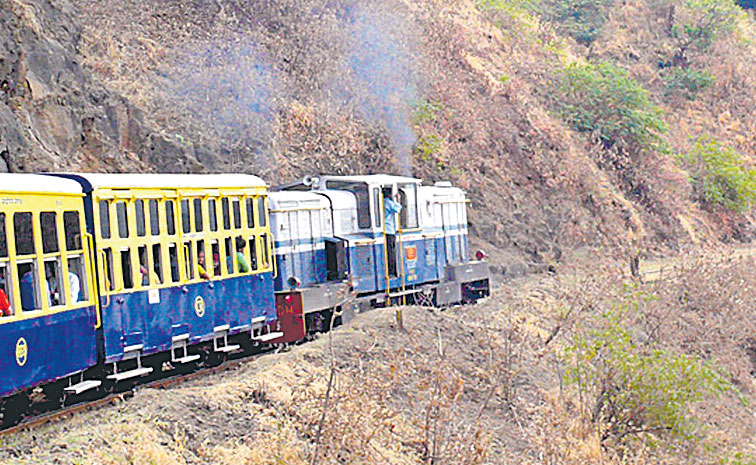 Matheran-toy-train.jpg