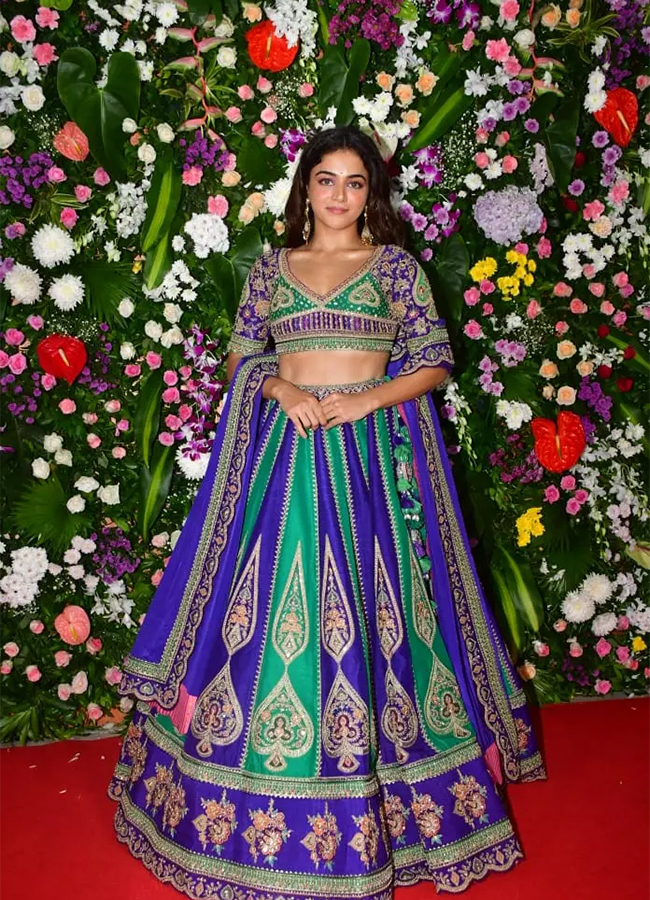 Stars_20Shine_20Bright_20At_20Ekta_20Kapoor_20Diwali_20Bash_20Photos__20_2814_29.jpg 14