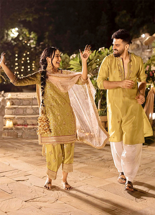 Surbhi_20Jyoti_20And_20Sumit_20Suri_20Are_20Now_20Married_20Viral_20Photos__20_2812_29_0.jpg 11