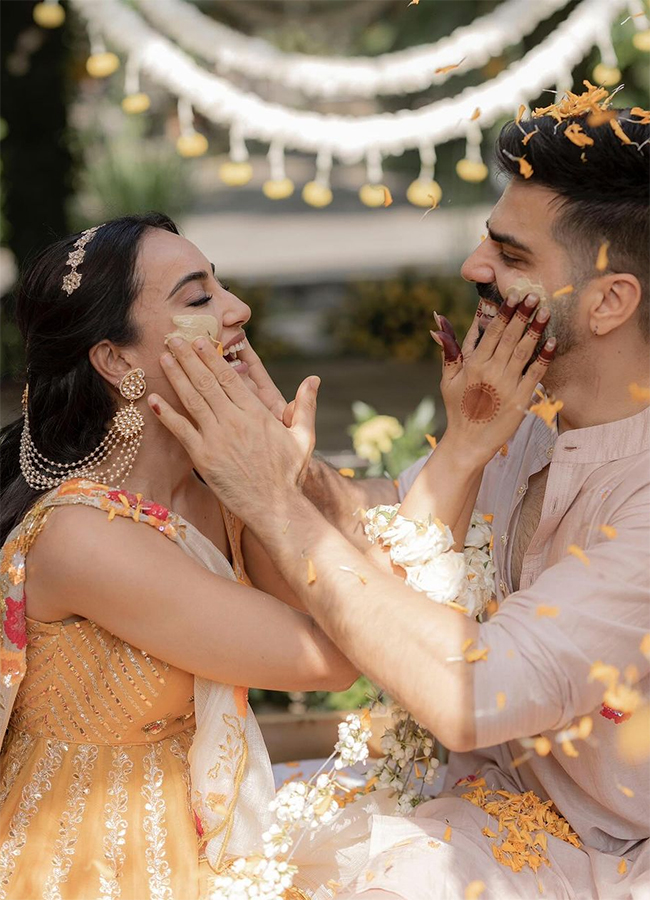 Surbhi_20Jyoti_20And_20Sumit_20Suri_20Are_20Now_20Married_20Viral_20Photos__20_2819_29_0.jpg 17