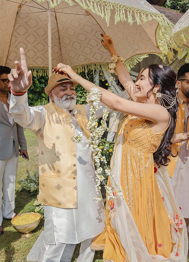Surbhi_20Jyoti_20And_20Sumit_20Suri_20Are_20Now_20Married_20Viral_20Photos__20_2822_29_0.jpg 20