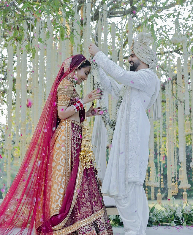 Surbhi_20Jyoti_20And_20Sumit_20Suri_20Are_20Now_20Married_20Viral_20Photos__20_283_29_0.jpg 3