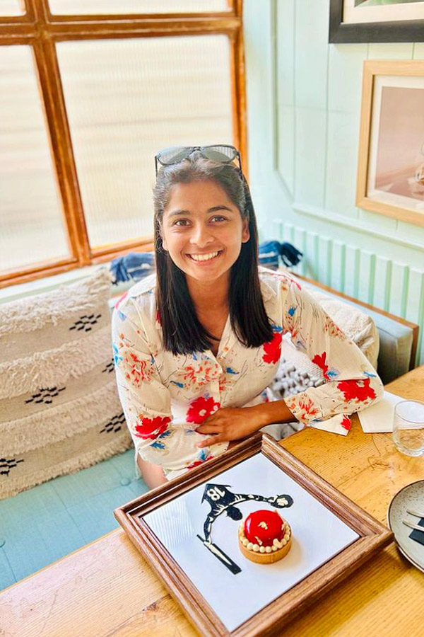 Shreyanka_20Patil_2C_20an_20Indian_20cricketer_2C_20has_20shared_20about_20love_20in_20a_20few_20ways_20Photos_20_288_29.jpg 9