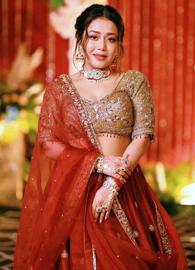 Kajol_20and_20Neha_20kakkar7.jpg 8