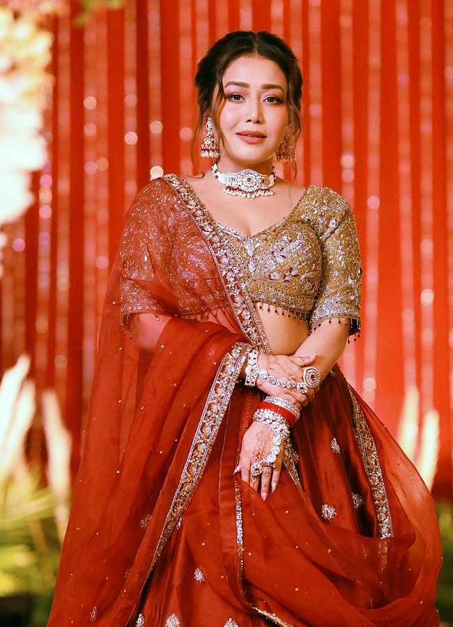 Kajol_20and_20Neha_20kakkar9.jpg 10