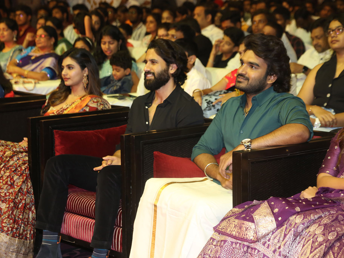 Kiran_20Abbavaram_20KA_20Pre_20Release_20Event_20HD_20Photos_27_0.jpg 27