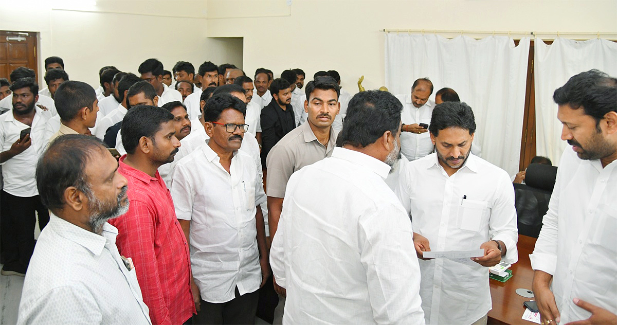 YS_20Jagan_20Praja_20Darbar_20At_20Kadapa_20Pulivendula_20Photos__20_2810_29.jpg 10