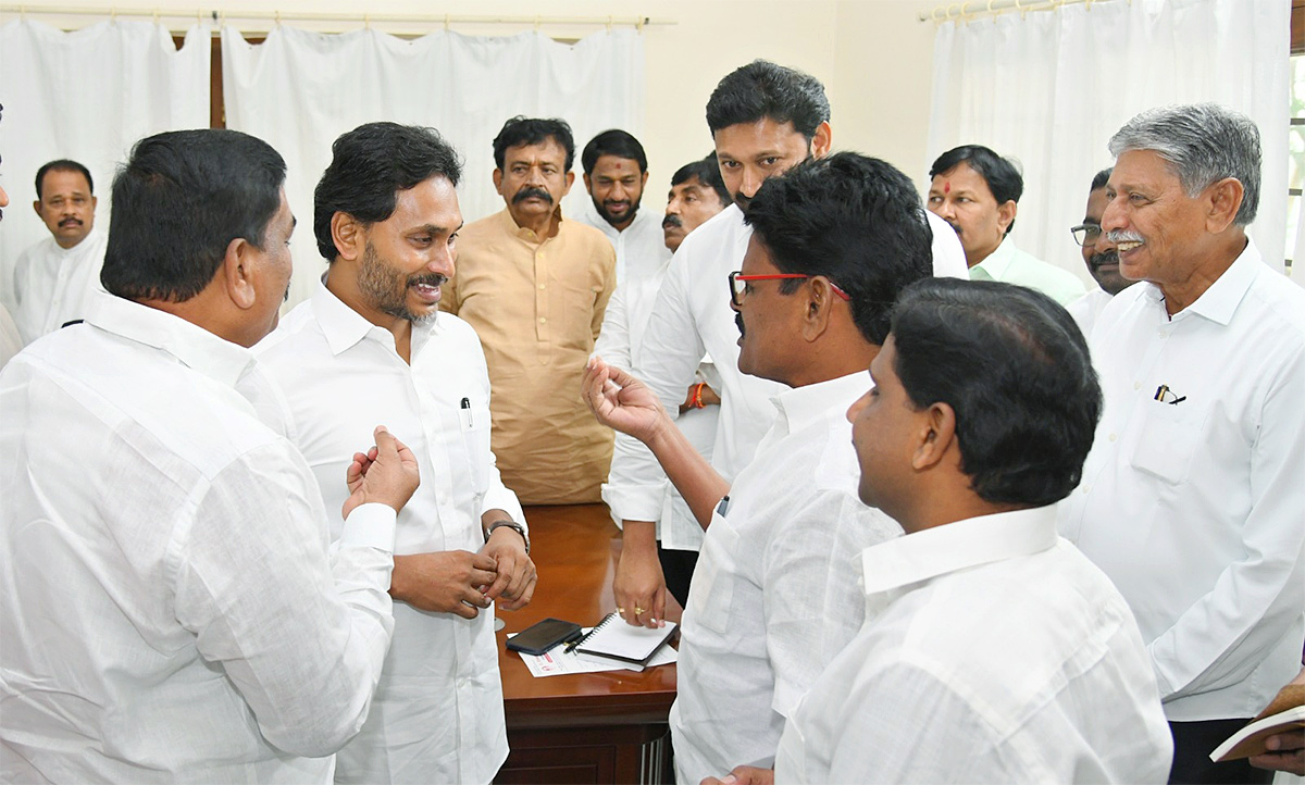 YS_20Jagan_20Praja_20Darbar_20At_20Kadapa_20Pulivendula_20Photos__20_2811_29.jpg 11