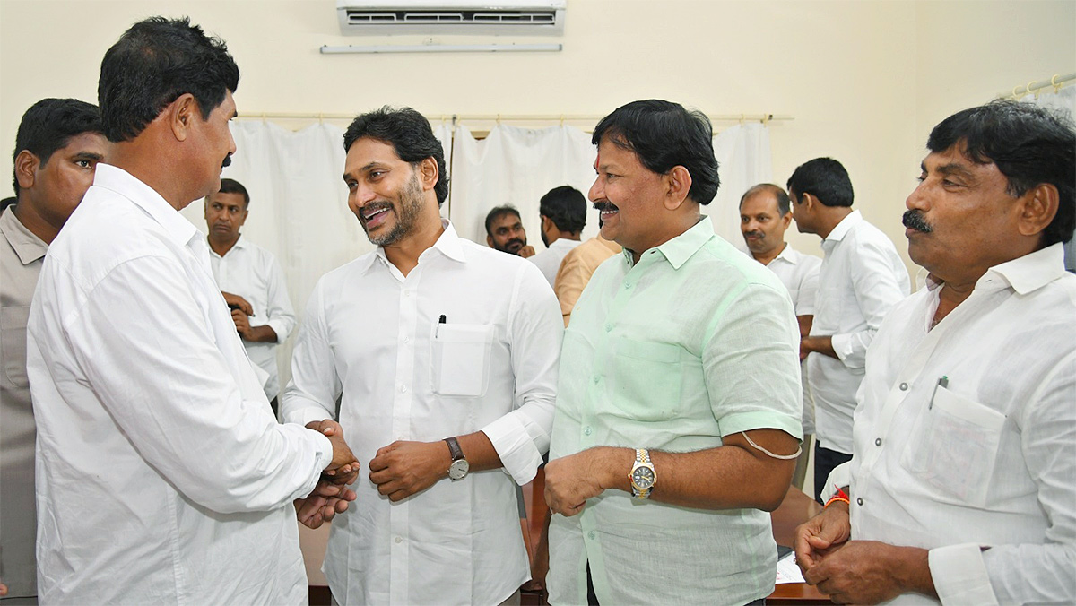 YS_20Jagan_20Praja_20Darbar_20At_20Kadapa_20Pulivendula_20Photos__20_2812_29.jpg 12