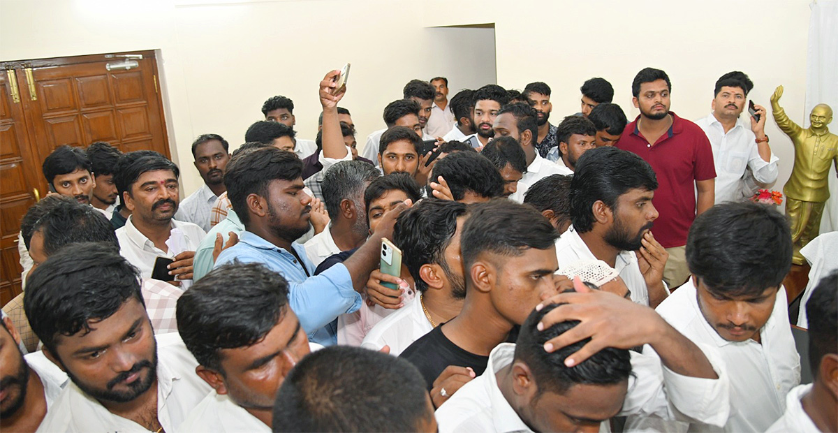 YS_20Jagan_20Praja_20Darbar_20At_20Kadapa_20Pulivendula_20Photos__20_2814_29.jpg 14