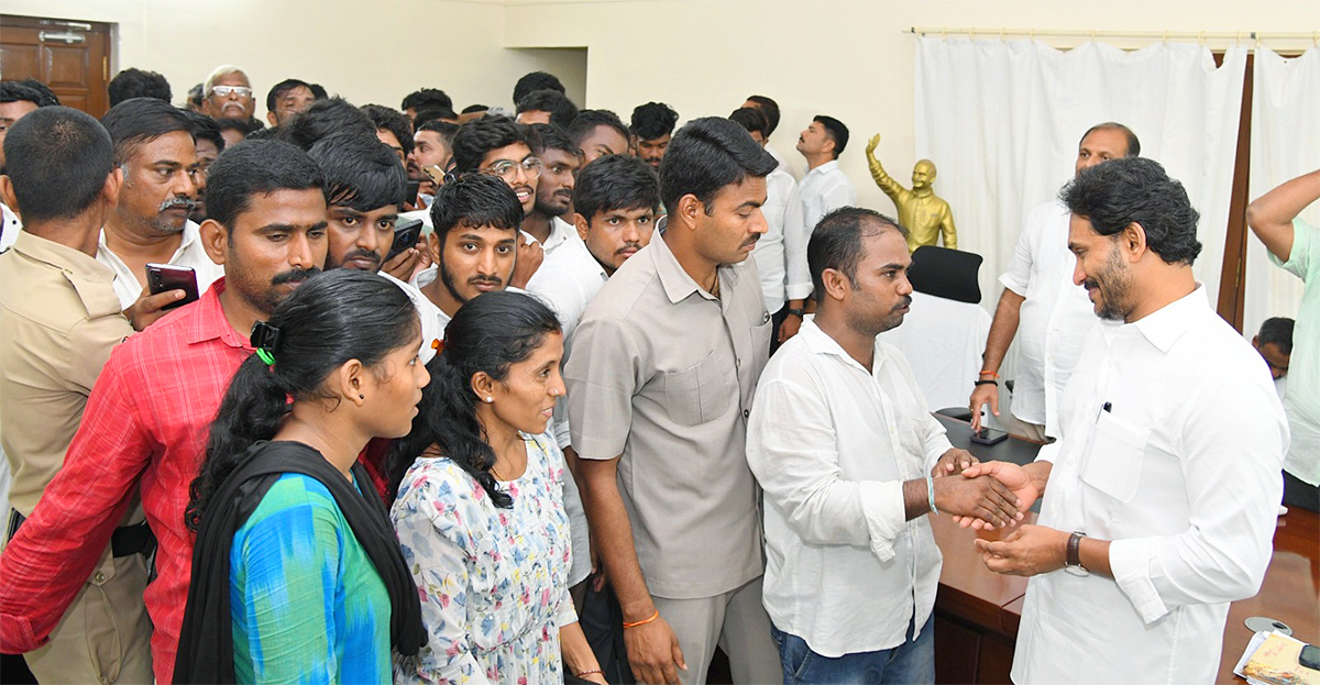 YS_20Jagan_20Praja_20Darbar_20At_20Kadapa_20Pulivendula_20Photos__20_2818_29.jpg 18