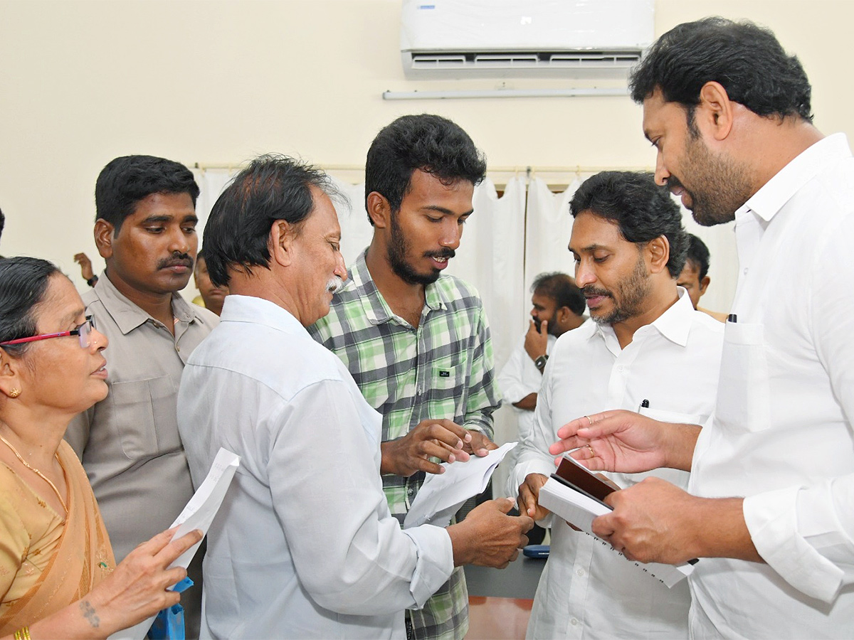 YS_20Jagan_20Praja_20Darbar_20At_20Kadapa_20Pulivendula_20Photos__20_281_29.jpg 1