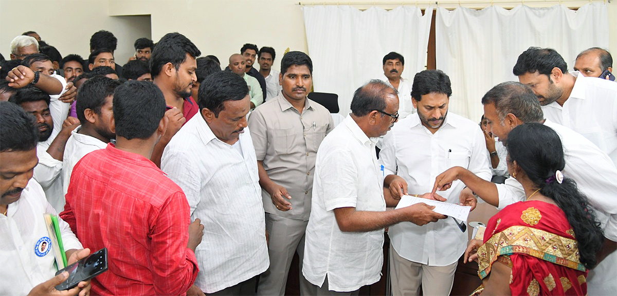 YS_20Jagan_20Praja_20Darbar_20At_20Kadapa_20Pulivendula_20Photos__20_2820_29.jpg 20