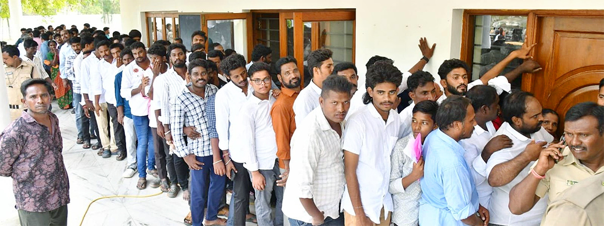 YS_20Jagan_20Praja_20Darbar_20At_20Kadapa_20Pulivendula_20Photos__20_2825_29.jpg 25