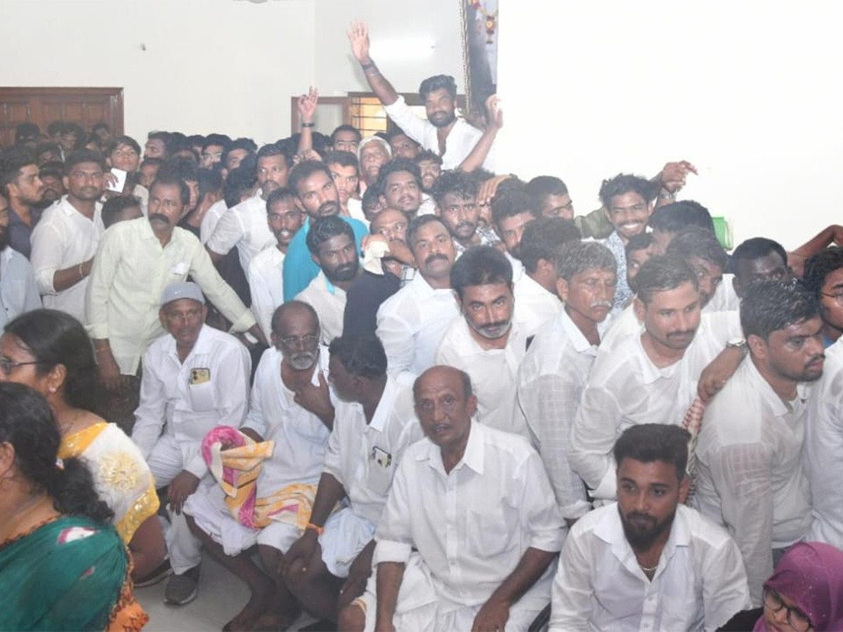 YS_20Jagan_20Praja_20Darbar_20At_20Kadapa_20Pulivendula_20Photos__20_2826_29.jpg 26