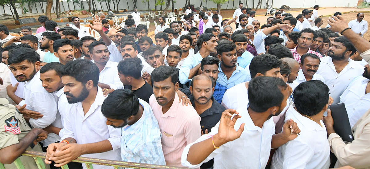 YS_20Jagan_20Praja_20Darbar_20At_20Kadapa_20Pulivendula_20Photos__20_284_29.jpg 4