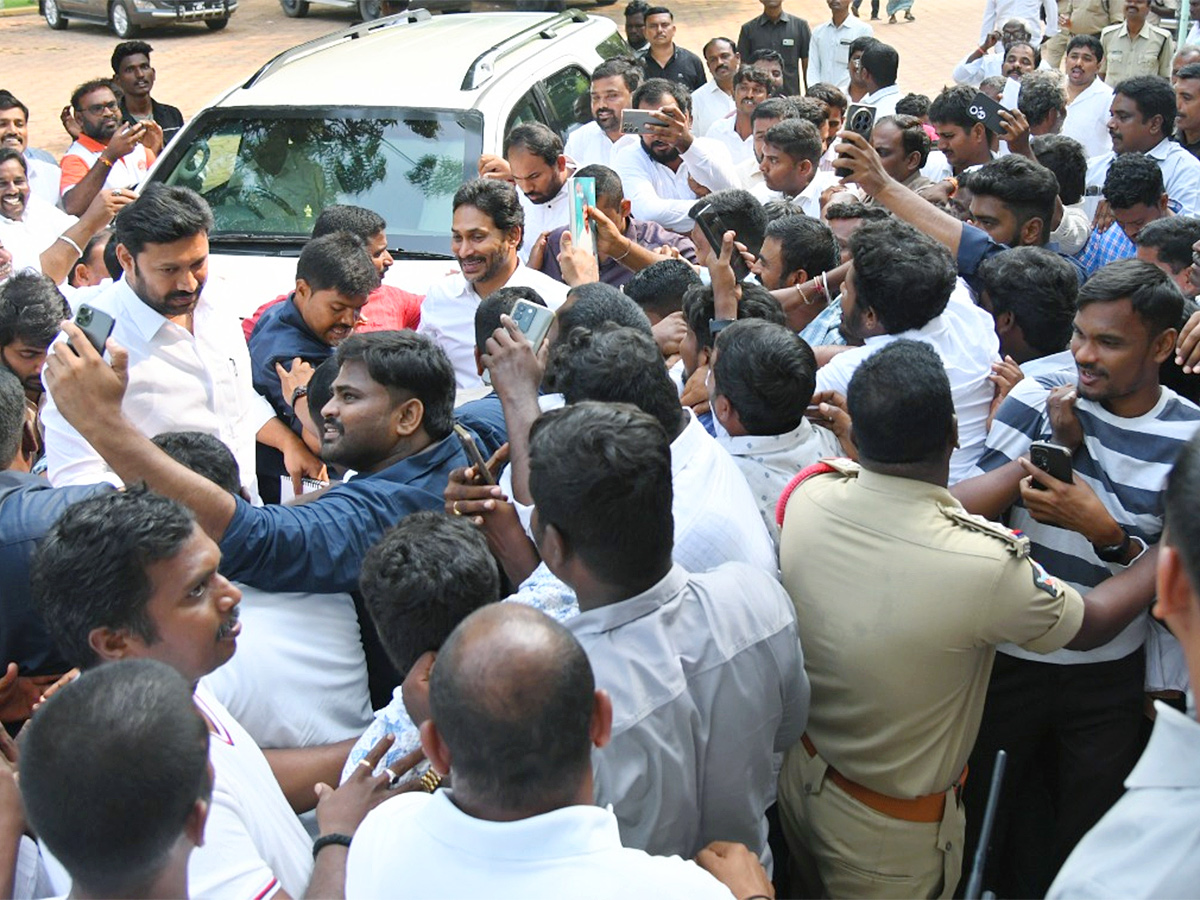 YS_20Jagan_20Praja_20Darbar_20At_20Kadapa_20Pulivendula_20Photos__20_288_29.jpg 8