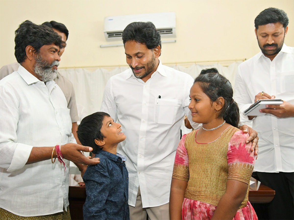 YS_20Jagan_20Praja_20Darbar_20At_20Kadapa_20Pulivendula_20Photos__20_289_29.jpg 9