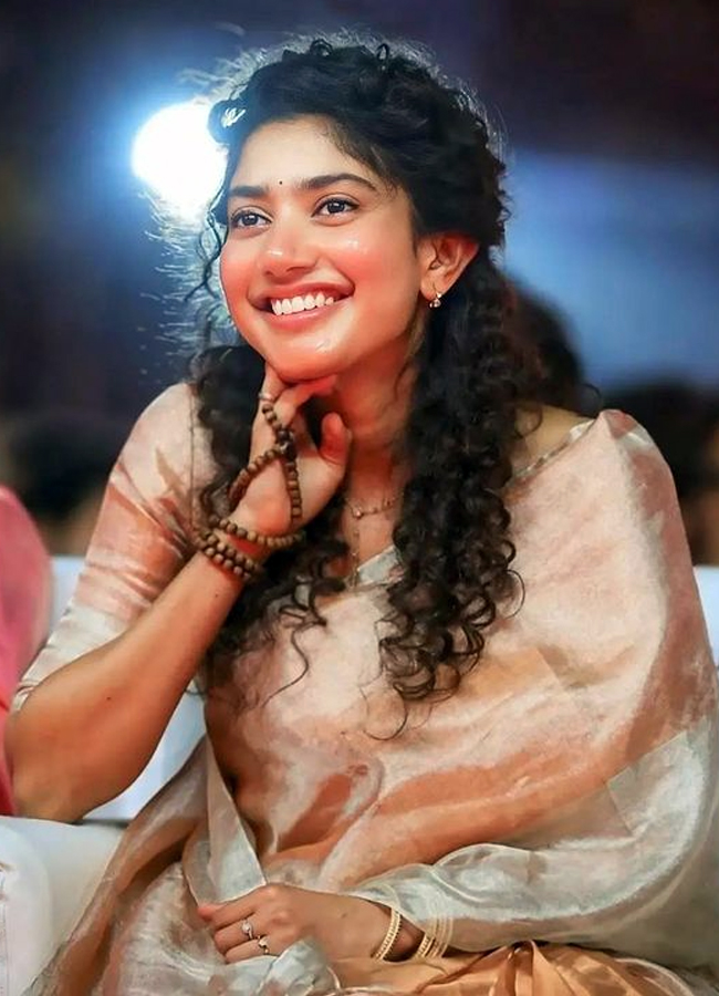 Sai_20pallavi15_0.jpg 16
