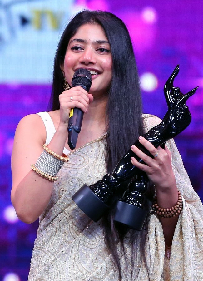 Sai_20pallavi5_0.jpg 6