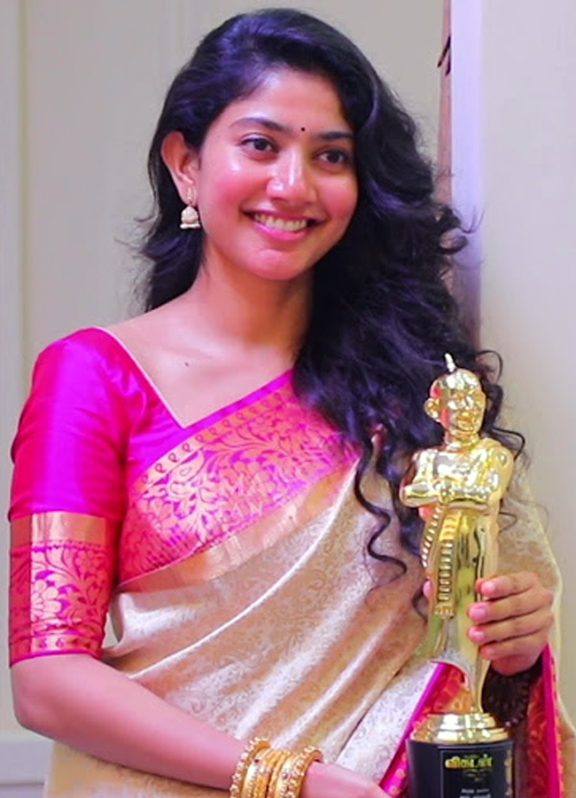 Sai_20pallavi6_0.jpg 7