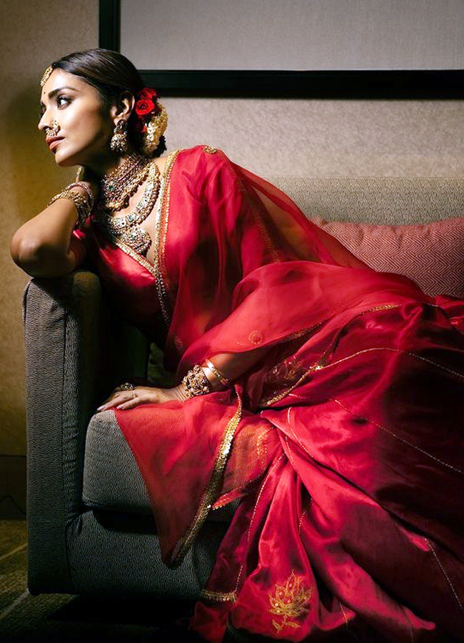 Shriya_20sharan_20diwali_20celebrations3.jpg 4