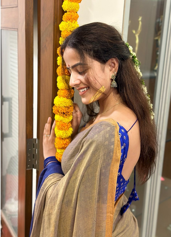 Vaishnavi_20Chaitanya_20diwali_20look1.jpg 2