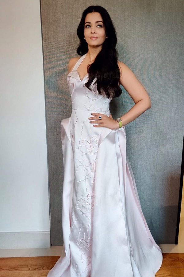 Aishwarya-Rai-Bachchan-12_0.jpg 13