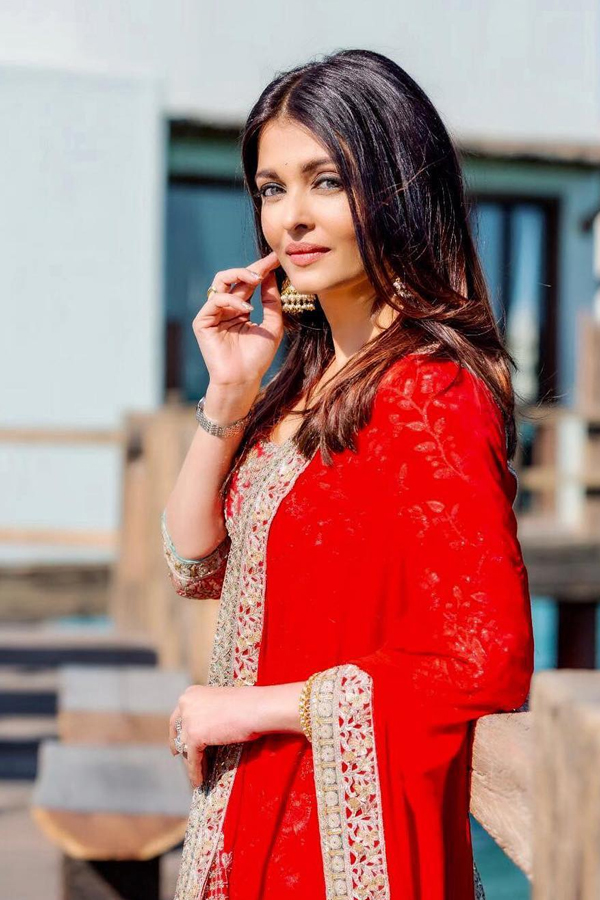 Aishwarya-Rai-Bachchan-16_0.jpg 17