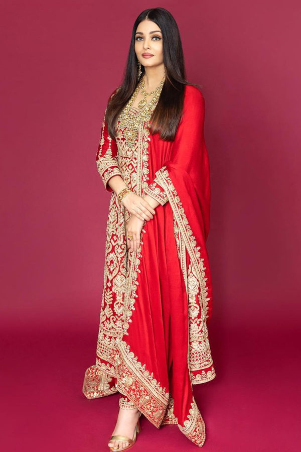 Aishwarya-Rai-Bachchan-4_0.jpg 5