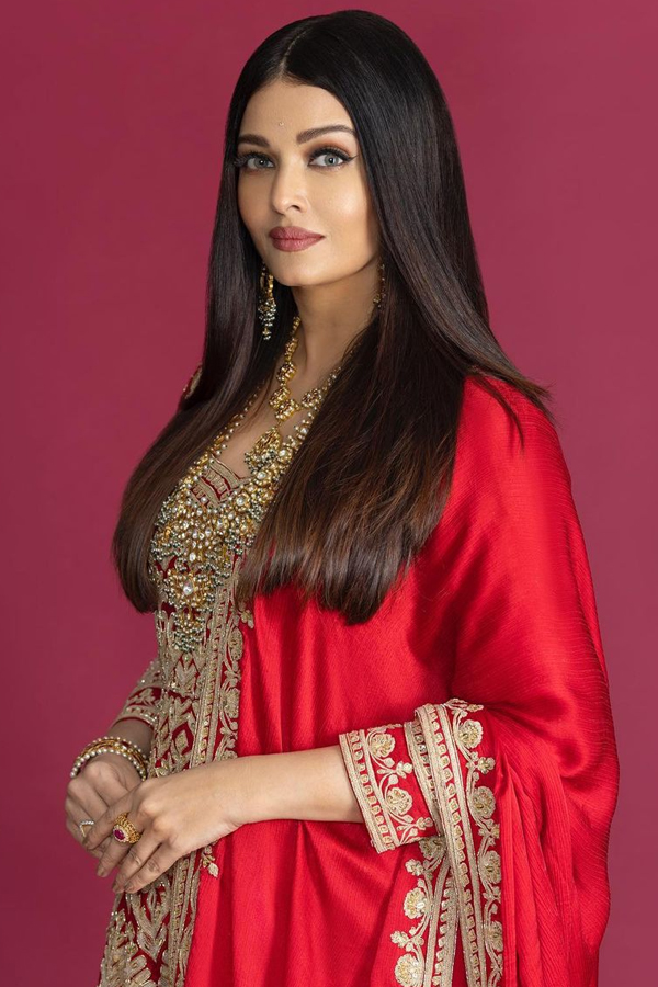 Aishwarya-Rai-Bachchan-5_0.jpg 6