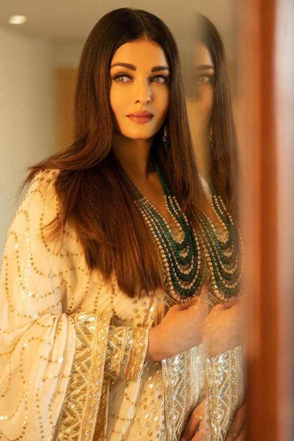 Aishwarya-Rai-Bachchan-7_0.jpg 8