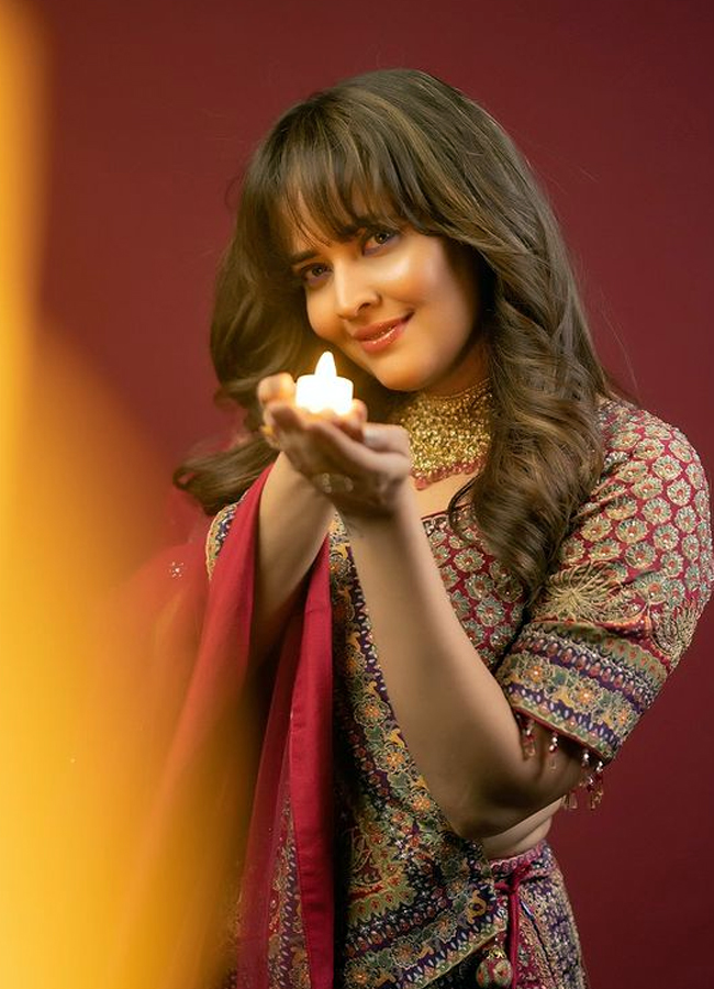 Anasuya_20Diwali_20look_20_283_29.jpg 2