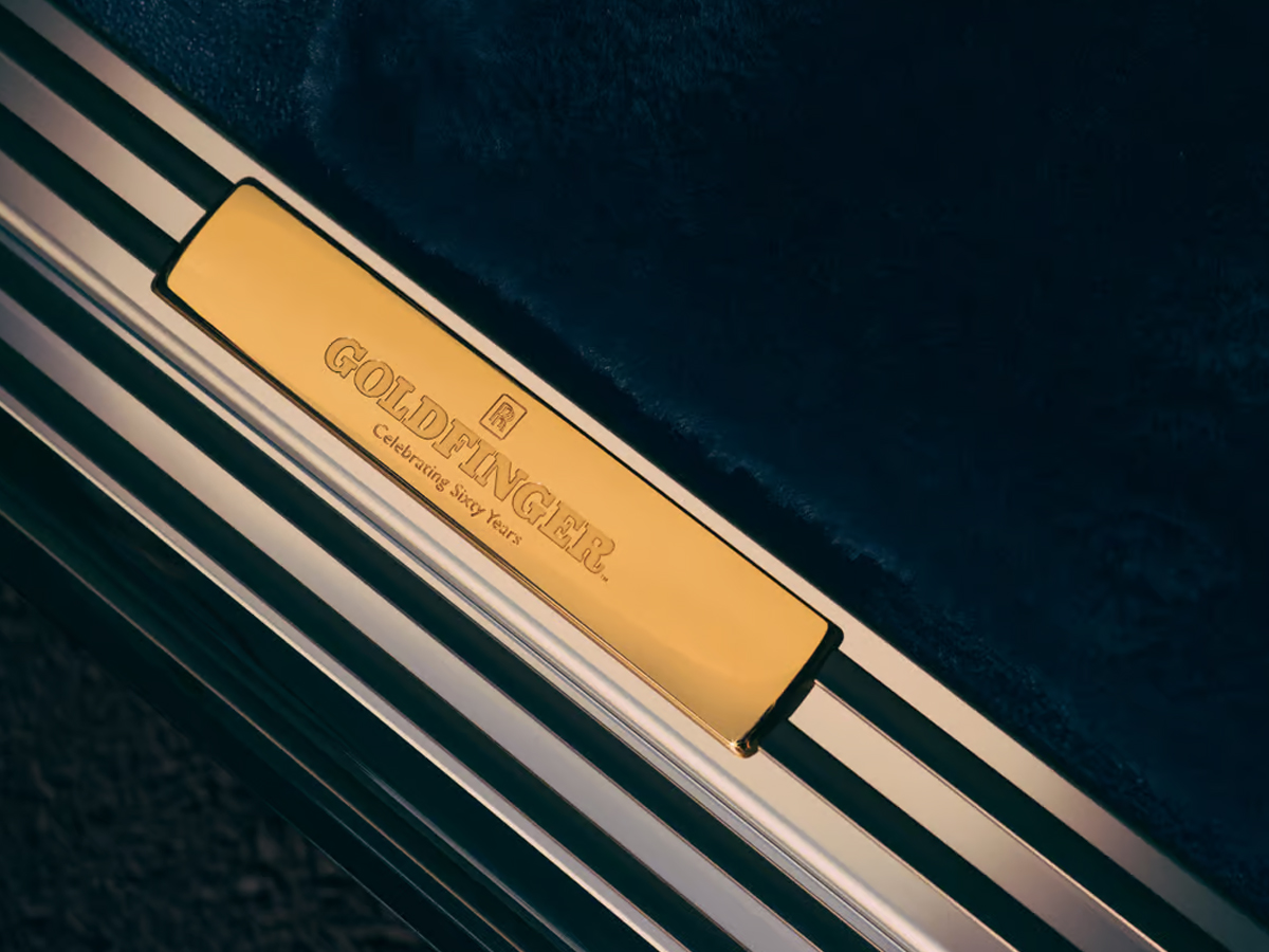 Rolls-Royce_Reveals_One-Off_Goldfinger-12.jpg 14