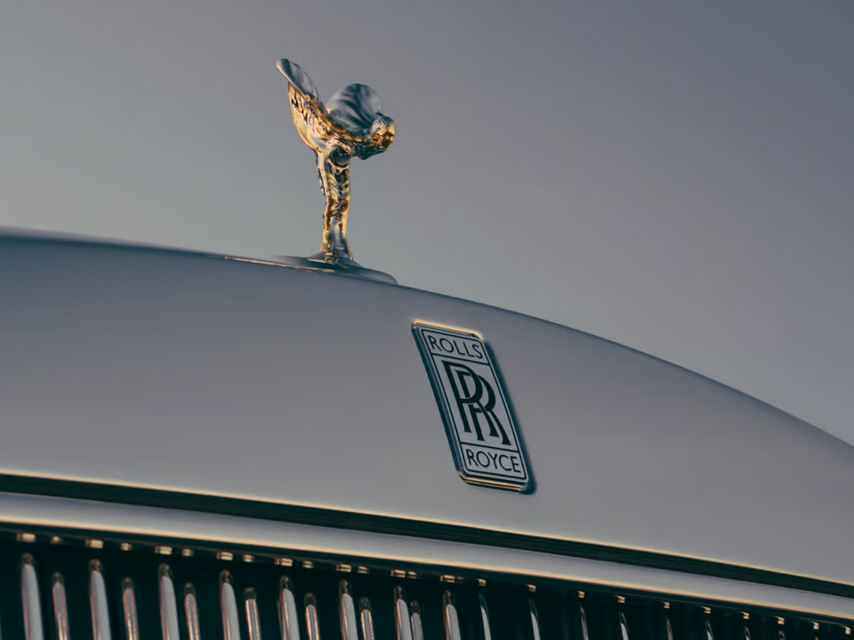 Rolls-Royce_Reveals_One-Off_Goldfinger-18.jpg 20