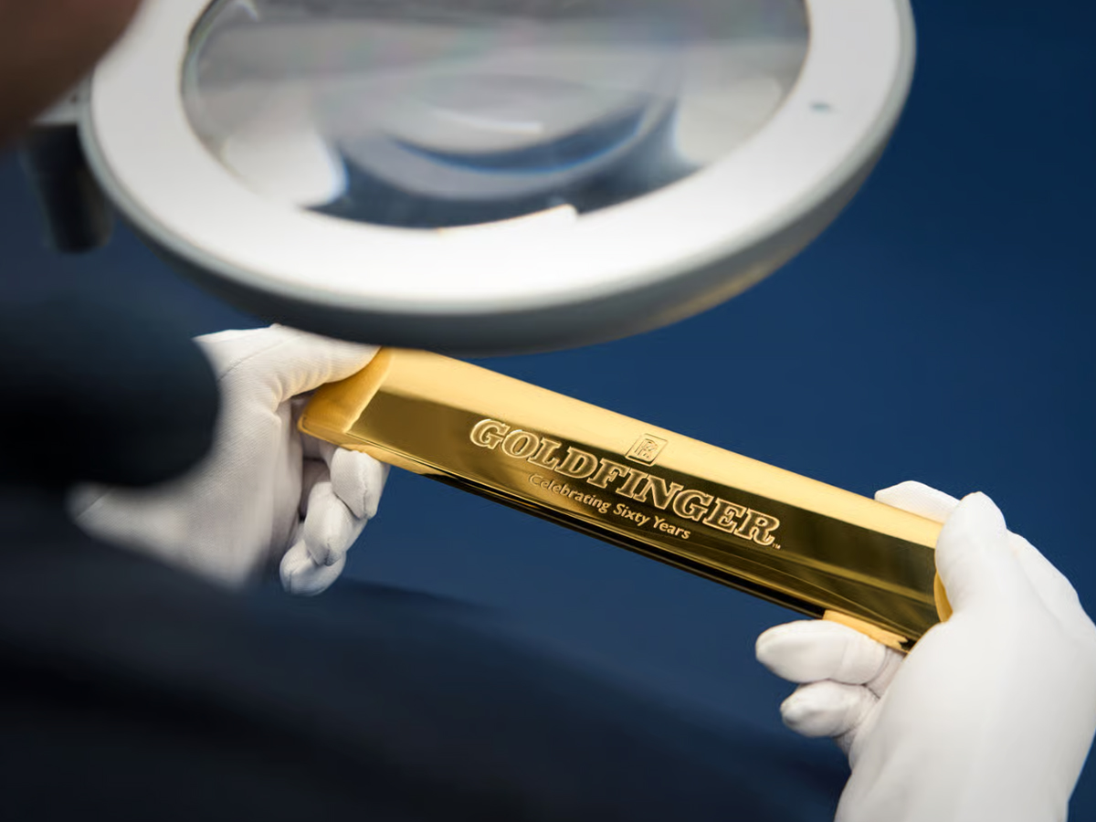 Rolls-Royce_Reveals_One-Off_Goldfinger-20.jpg 22