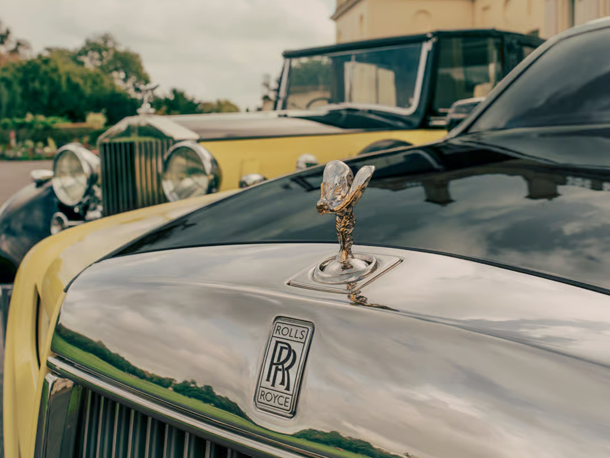 Rolls-Royce_Reveals_One-Off_Goldfinger-22.jpg 24