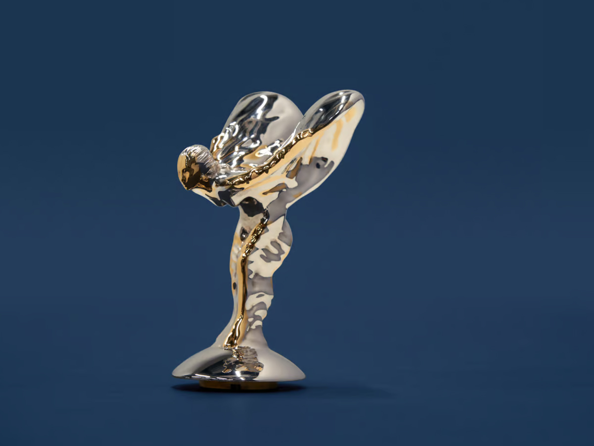 Rolls-Royce_Reveals_One-Off_Goldfinger-24.jpg 26