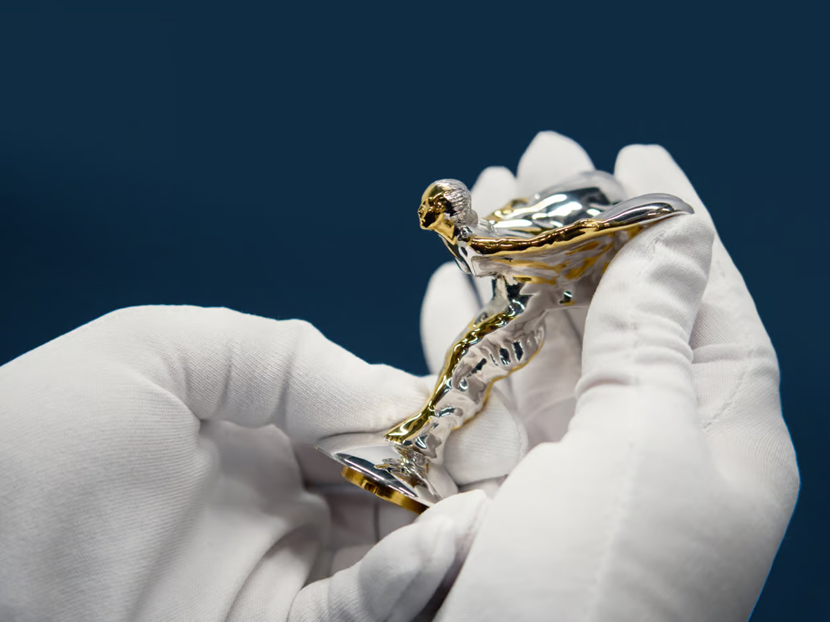 Rolls-Royce_Reveals_One-Off_Goldfinger-25.jpg 27