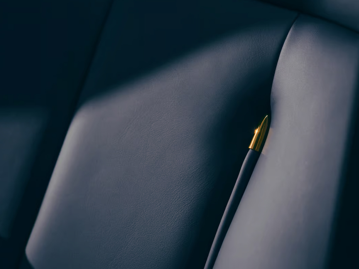 Rolls-Royce_Reveals_One-Off_Goldfinger-3.jpg 5