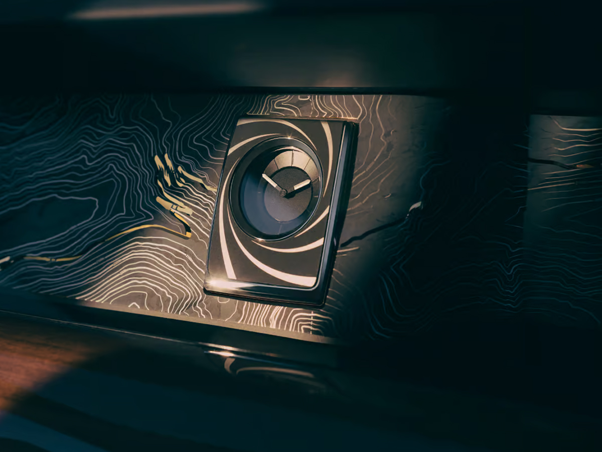 Rolls-Royce_Reveals_One-Off_Goldfinger-5.jpg 7