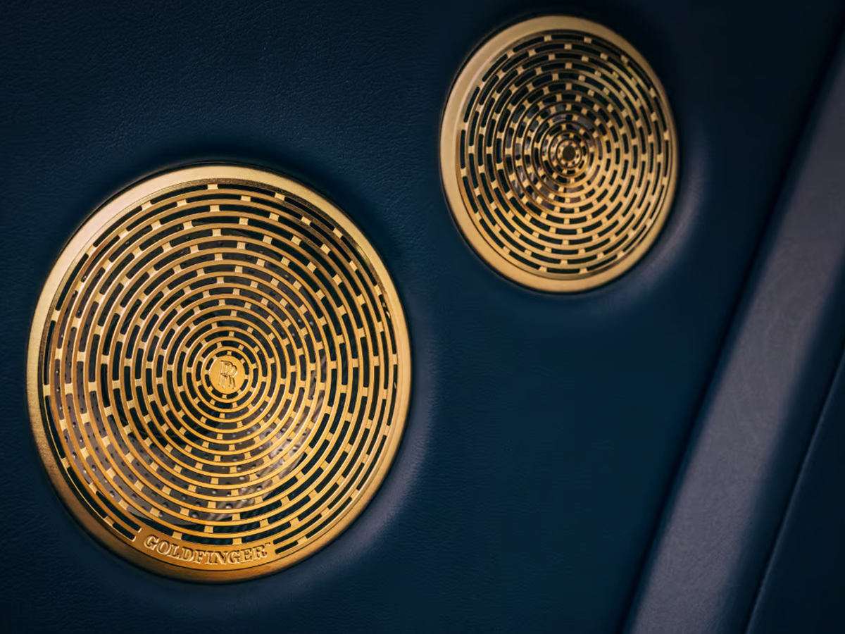 Rolls-Royce_Reveals_One-Off_Goldfinger-6.jpg 8