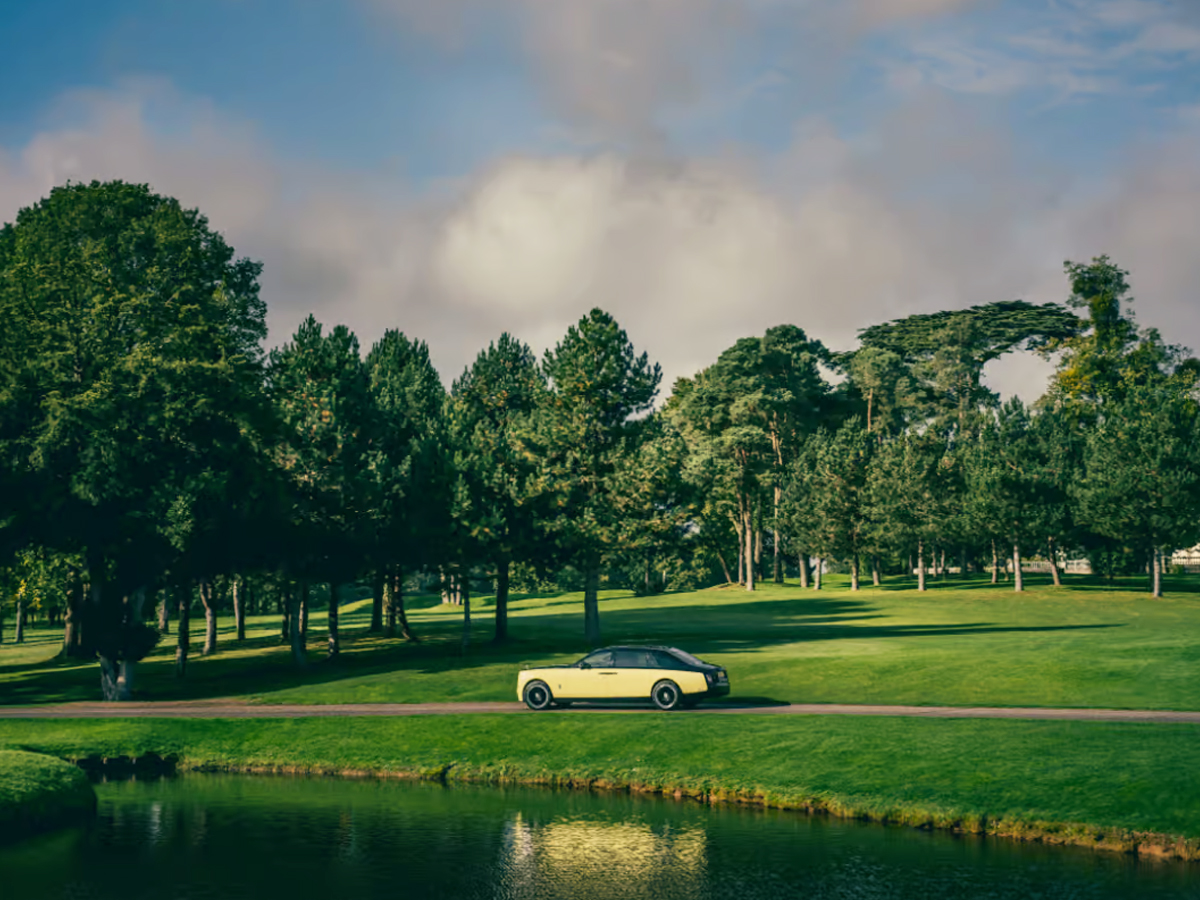 Rolls-Royce_Reveals_One-Off_Goldfinger-7.jpg 9