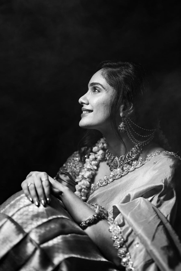 Tejaswini-Gowda-3.jpg 4