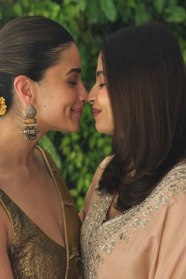 Alia-ShaheenBhatt_diwali_0.jpg 4
