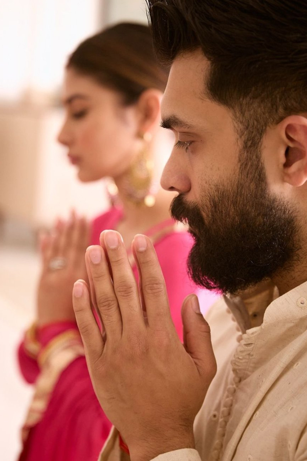 MouniRoy-diwali2024-1_0.jpg 11