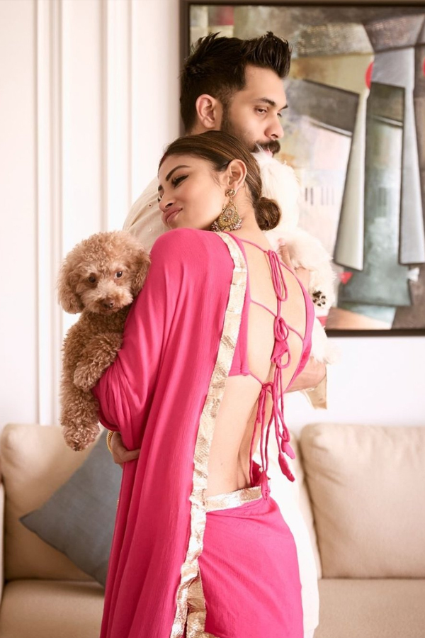 MouniRoy-diwali2024-2_0.jpg 12