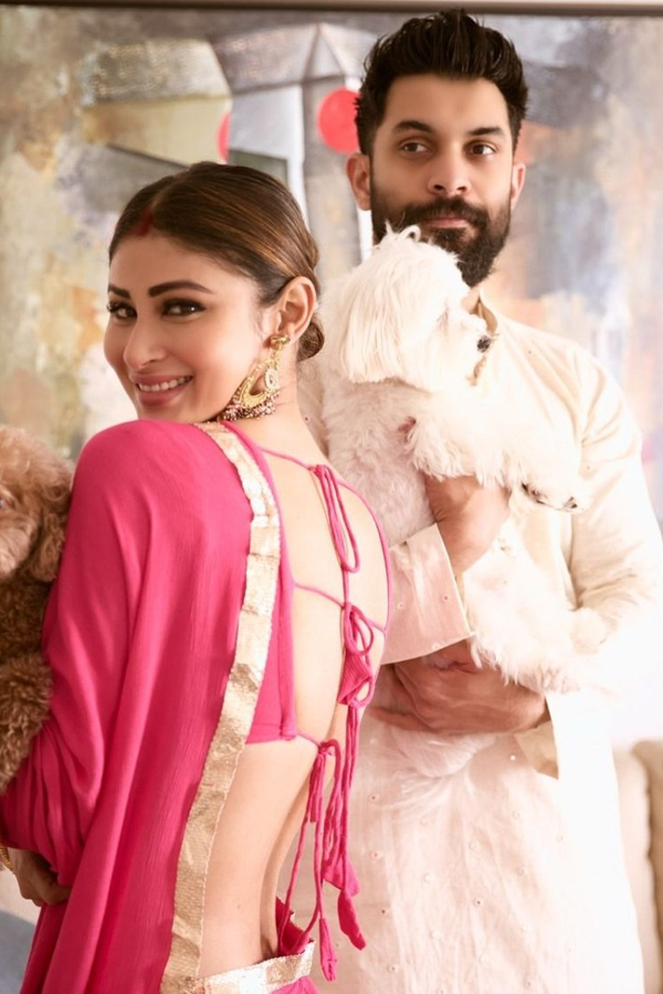 MouniRoy-diwali2024_0.jpg 10